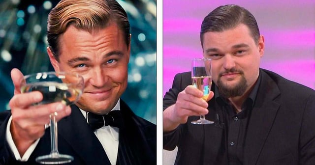 Deux photos côte à côte de deux hommes qui se ressemblent, chacun levant une coupe, pour illustrer la notion de doublon